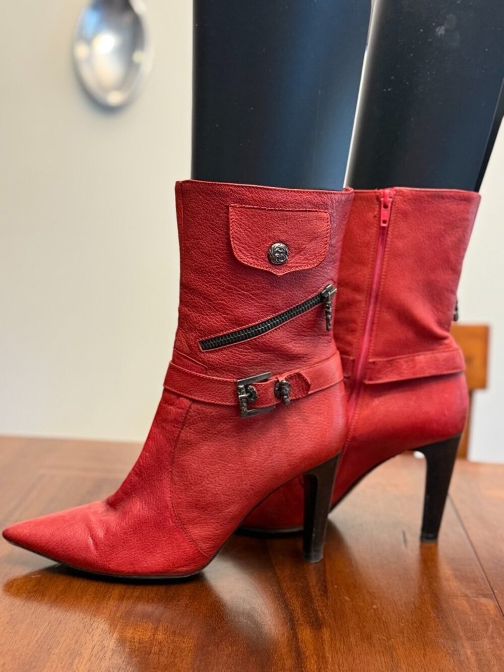 Via Spiga Womens 10M Red Leather Heeled Boots Y2K Moto Indie Sleaze Buckle 4284